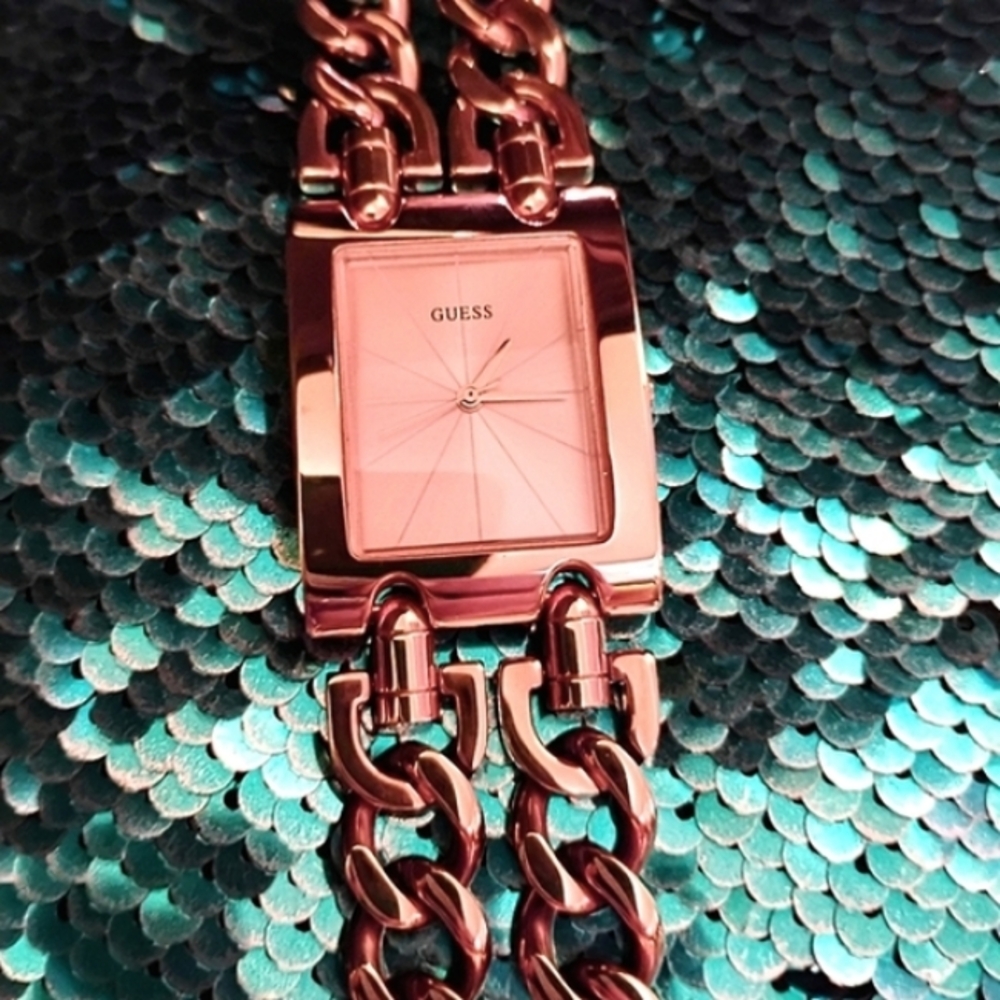 NWOT Guess Mod Heavy Metal Dual Chain Link Watch In Rose Gold - Picture 5 of 11